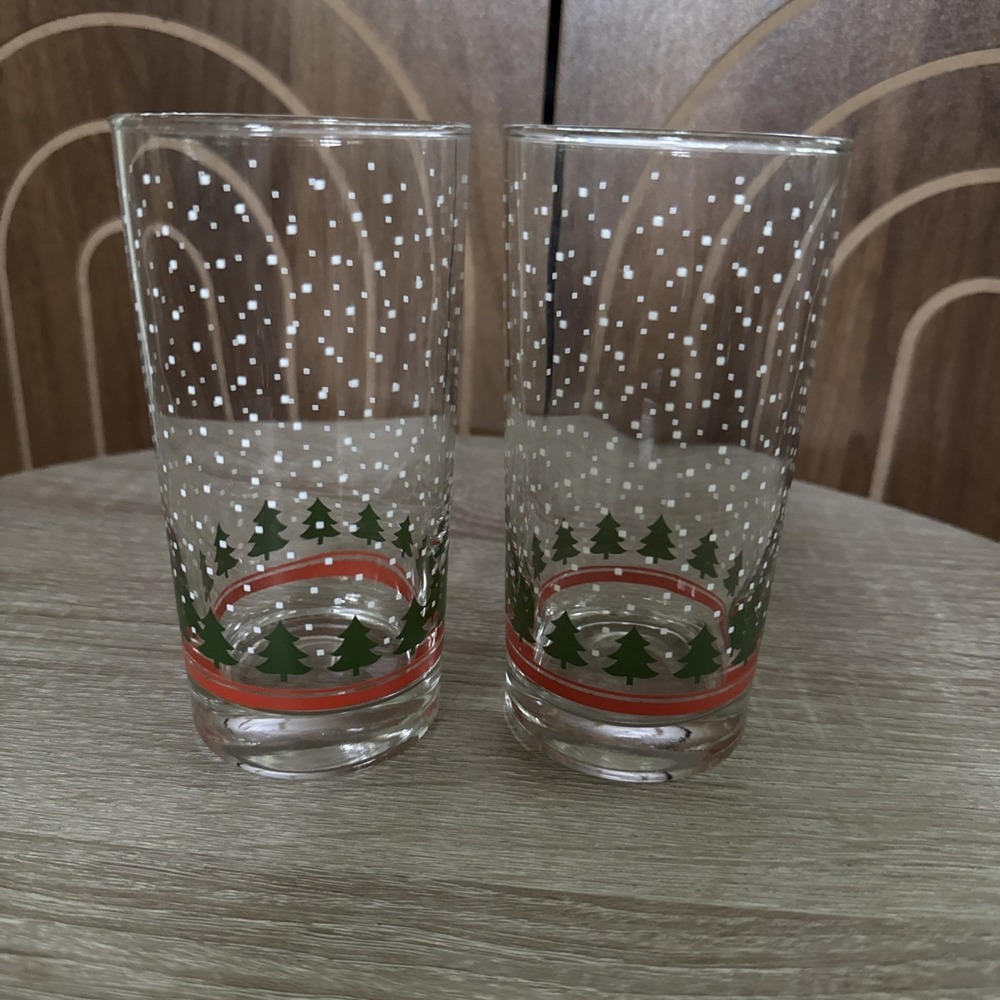 Vintage Libbey Set of 2 Christmas Tree Snow 6" Tall Glasses Tumblers